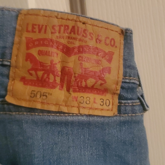 Levi's 505 size 38 X 30 Jeans - Picture 2 of 3